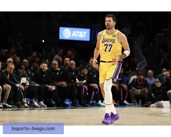 雷霆大胜湖人喜迎四连胜 SGA贡献28分7助攻7篮板 东契奇伤退影响独行侠表现